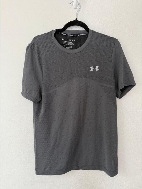 Under Armour Other - Under Armour the seamless t shirt, size medium